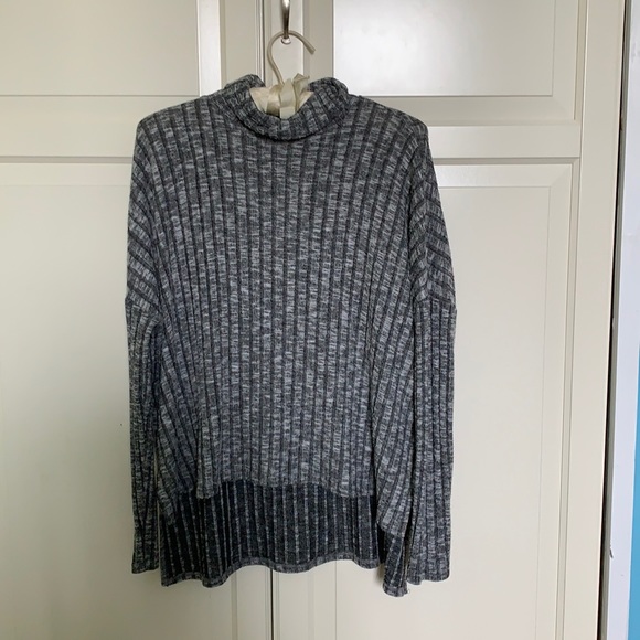 Grey turtle neck - Picture 1 of 2